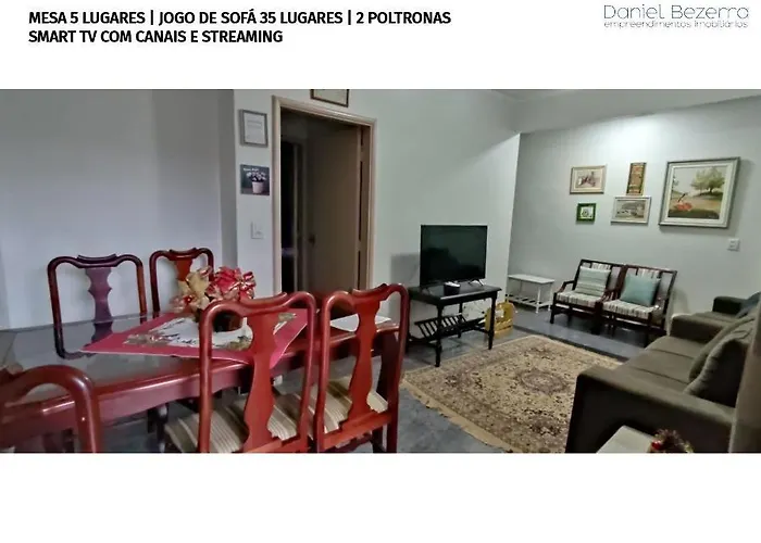 Casa com piscina, churrasqueira, 3 suítes com ar condicionado